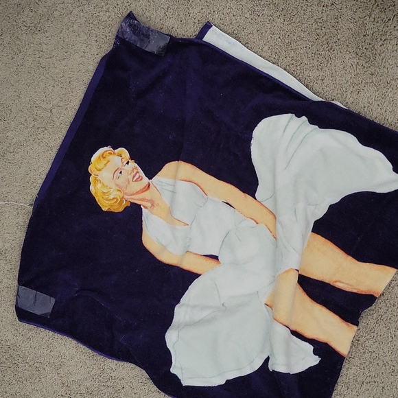 Marilyn Monroe Seven Year Itch Towel - Picture 1 of 7